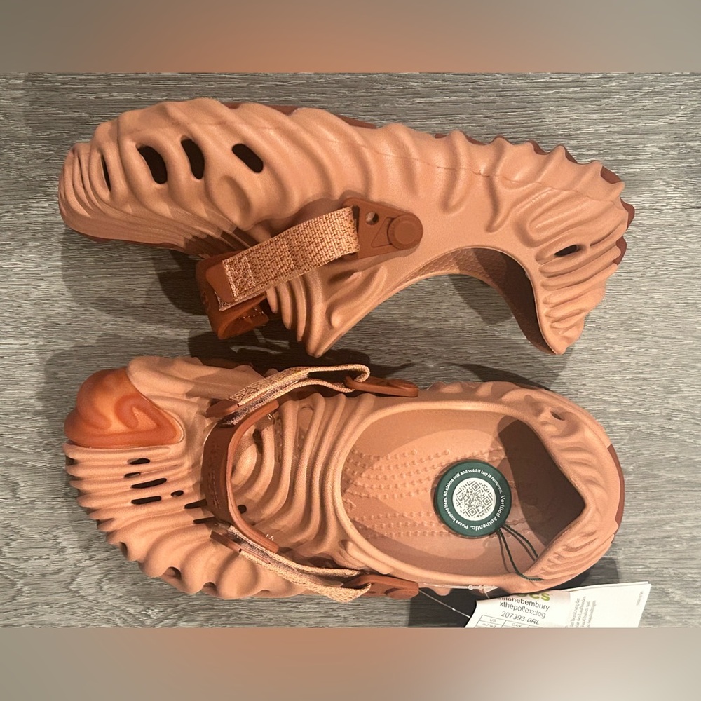 Crocs size 7 Men 9 women